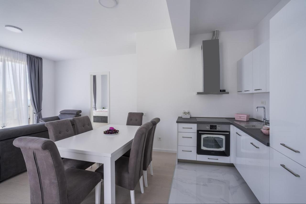 Montesun Apartments Becici Boreti Bagian luar foto